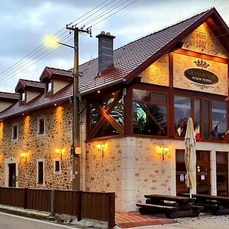 Granarollo Penzion Pizzeria Mlynany Eksteriør billede